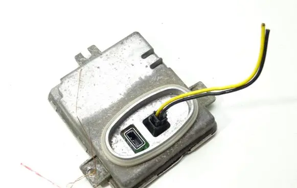 Volvo V70 Voltage converter/converter module 6948180