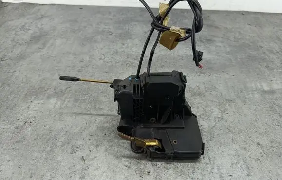Mercedes-Benz C W203 Front door lock 004138112629