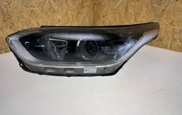 KIA Ceed Headlight/headlamp 92101J7050 K1K7805