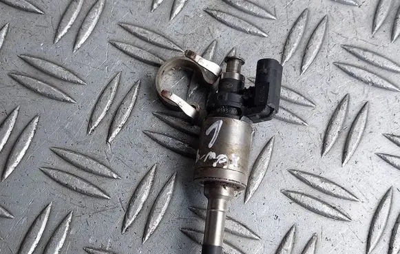 Ford B-MAX Fuel injector DM5G9F593AA