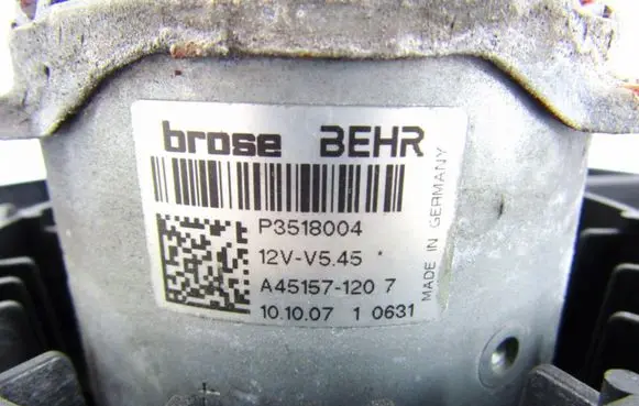 Opel Insignia A Radiator cooling fan shroud P3518004
