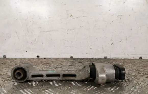 Hyundai Santa Fe Engine mount bracket S11