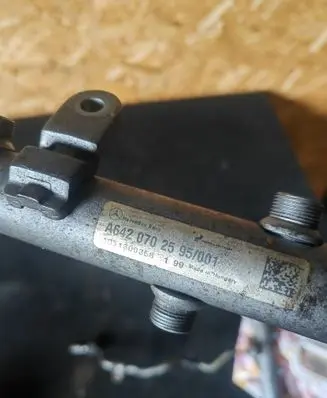 Mercedes-Benz CLS C219 Fuel main line pipe A6420702595