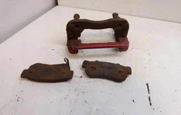 Hyundai Tucson JM Brake caliper pad carrier rear 