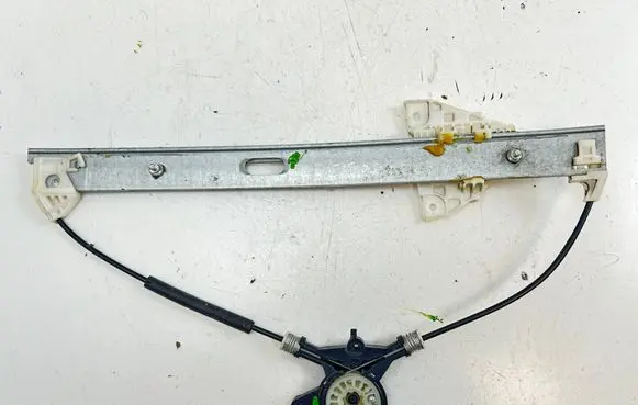 Mazda CX-9 Rear window lifting mechanism without motor 