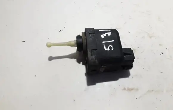 Headlight level adjustment motor