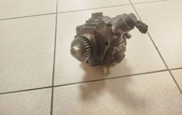 Opel Vivaro Fuel injection high pressure pump 8200690744 8200804288