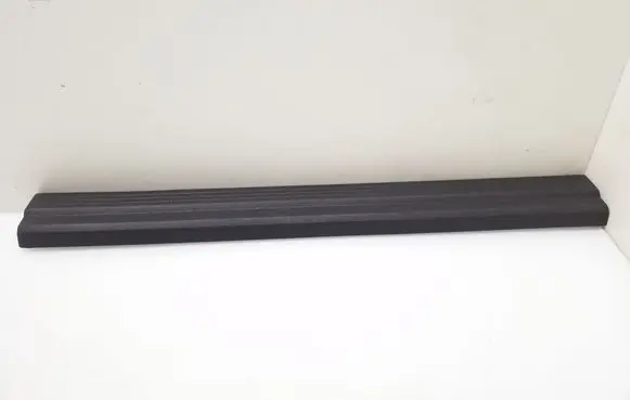 Sill/side skirt trim