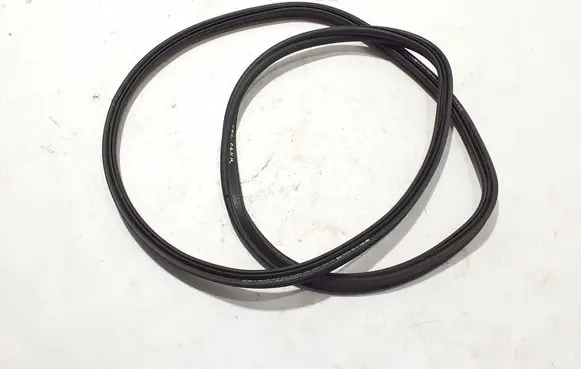 Audi A3 8Y Trunk rubber seal (body) 8Y5827705C