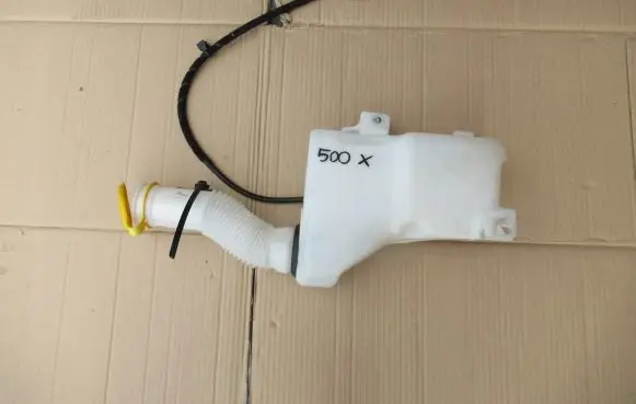 Fiat 500X Windshield washer fluid reservoir/tank