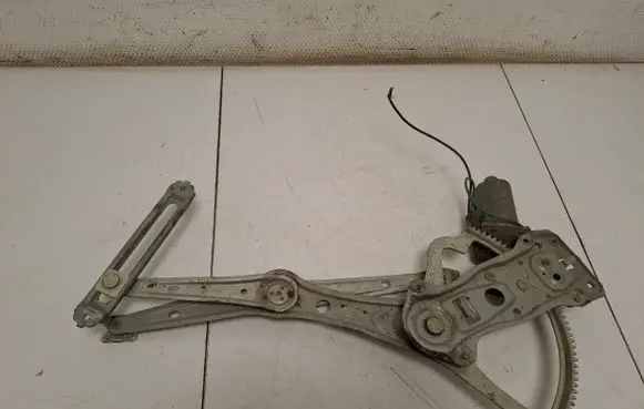 Mercedes-Benz E W210 Front door window regulator with motor 0130821671