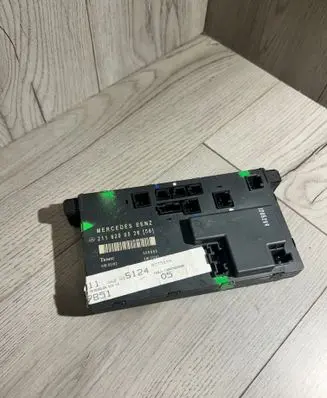 Mercedes-Benz E W211 Door control unit/module 2118200526