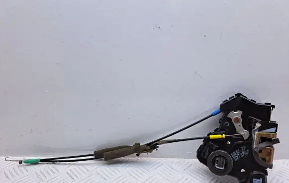 Toyota Corolla Verso AR10 Front door lock 6904002152 697600F010
