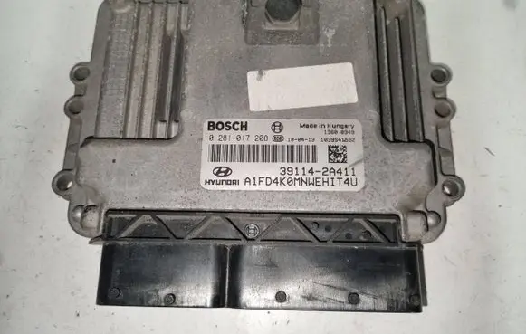 Hyundai i30 Engine control unit/module 391142A411 1039S41592 0281017208