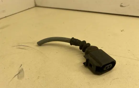 Porsche Macan (95B) Rear ABS sensor wiring 6E0973702