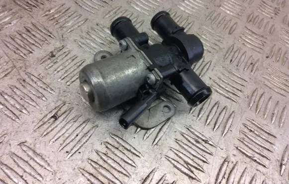 Volkswagen Golf VII Coolant heater control valve 5Q0906457C