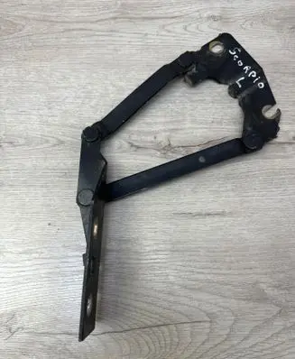 Engine bonnet/hood hinges