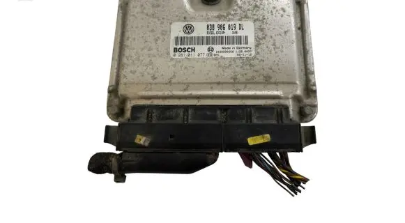 Skoda Octavia Mk1 (1U) Engine control unit/module 038906019DL 1039S00268 0281011077