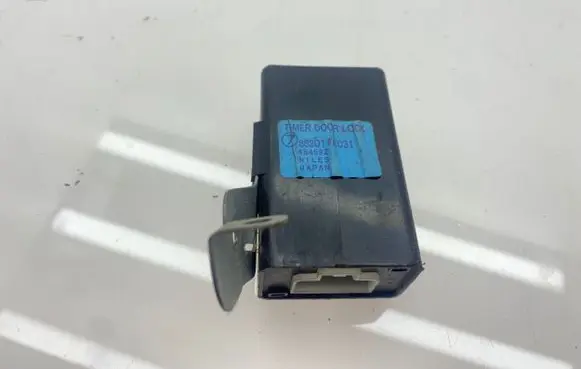Subaru Impreza I Door central lock control unit/module 88201FA031