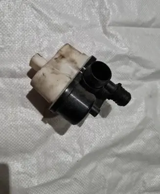 BMW 3 E92 E93 Active carbon filter fuel vapour canister 7193479