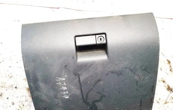 Isuzu D-Max Glove box