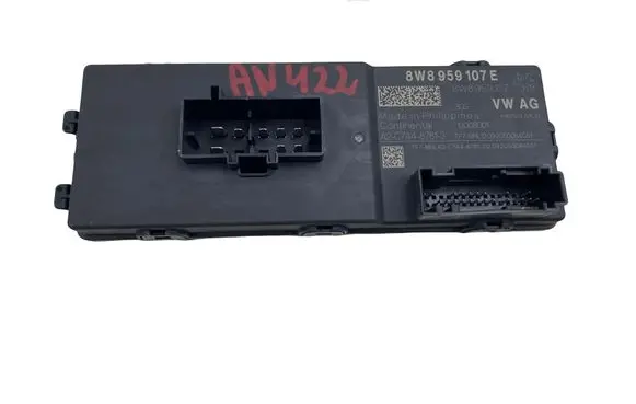 Audi Q8 Tailgate/trunk control unit/module 8W8959107E