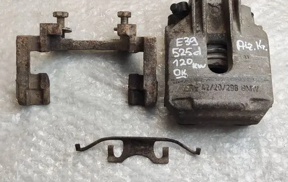 BMW 5 E39 Rear brake caliper 4220298