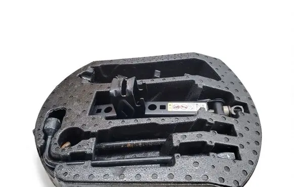 Jeep Grand Cherokee Tool set 04766498AA 68284639AB