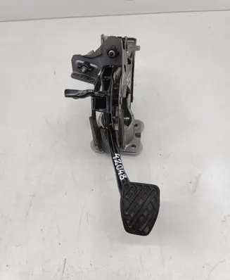 Infiniti Q50 Brake pedal 