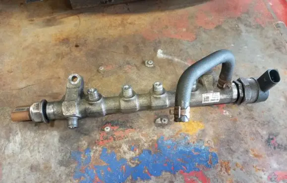 Volkswagen Amarok Fuel main line pipe 03L089N 03L906054