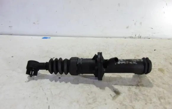 Renault Clio III Clutch slave cylinder 8200436137