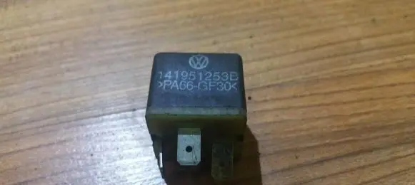 Volkswagen PASSAT B3 Other relay 141951253b