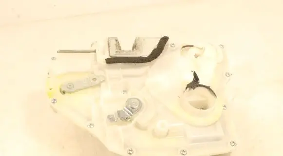 Suzuki SX4 Front door lock 