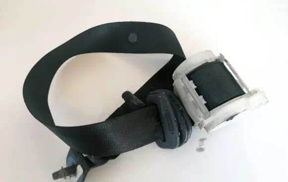 Rear seatbelt