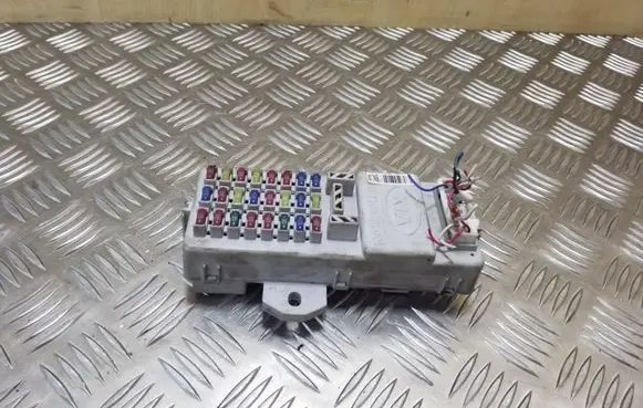 KIA Sorento Fuse module 911703E920
