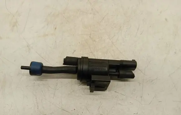 Mercedes-Benz C W204 Valve vacuum 0025401497