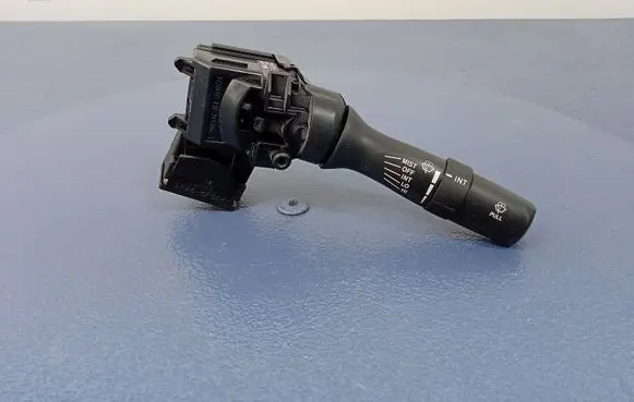 Lexus IS 220D-250-350 Wiper turn signal indicator stalk/switch 17F111