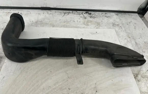 Mercedes-Benz C AMG W204 Air intake duct part A6510903437