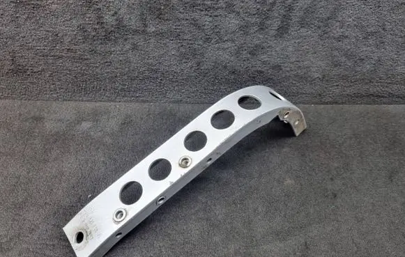 Fender mounting bracket