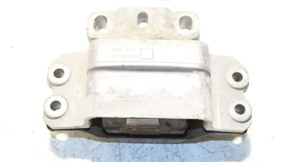 Skoda Octavia Mk2 (1Z) Engine mount bracket 1K0199555L