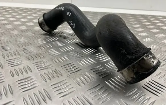 Volkswagen PASSAT B5.5 Intercooler hose/pipe