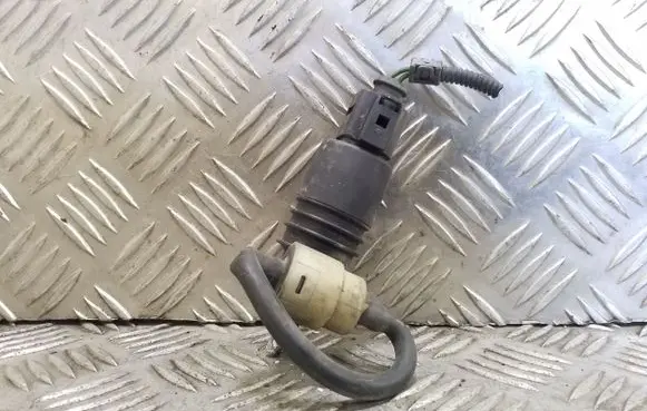 Audi A3 S3 8L Windshield washer spray nozzle 