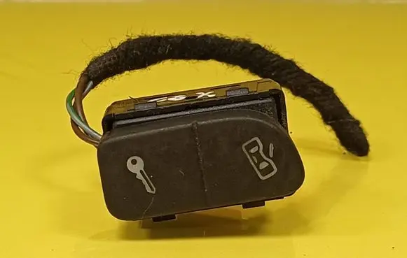 Volkswagen Fox Central locking switch button 5Z0962125