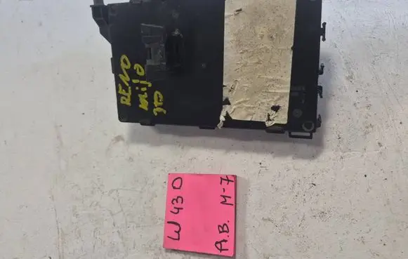 Renault Megane II Fuse module 8200306032
