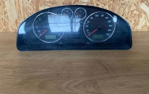Volkswagen Transporter - Caravelle T5 Speedometer (instrument cluster) 88311346