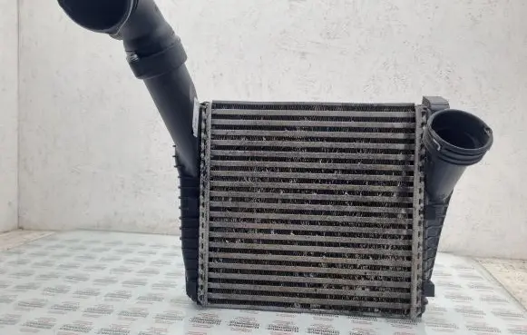 Volkswagen Touareg I Intercooler radiator 7L0145803A