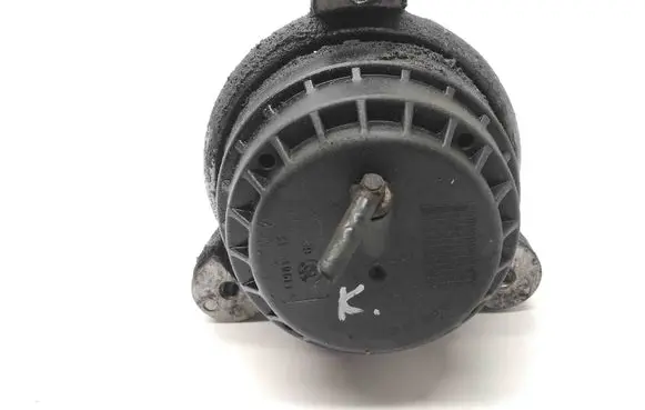 Engine mount bracket