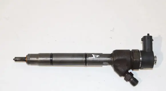Hyundai i30 Fuel injector 338002A900 0445110320