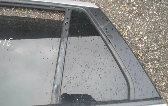 Hyundai Santa Fe Rear vent window glass 