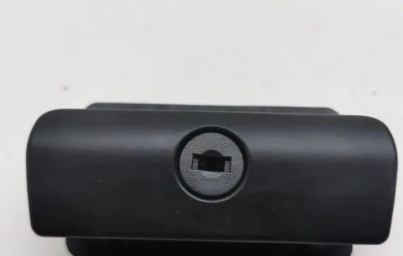 BMW 5 E39 Glove box lock 